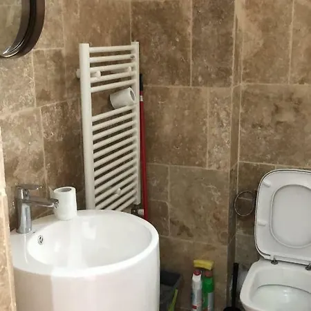 Apartman By The Lake *