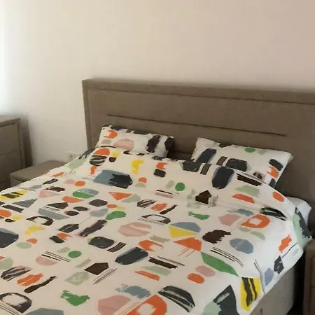 Apartman By The Lake *